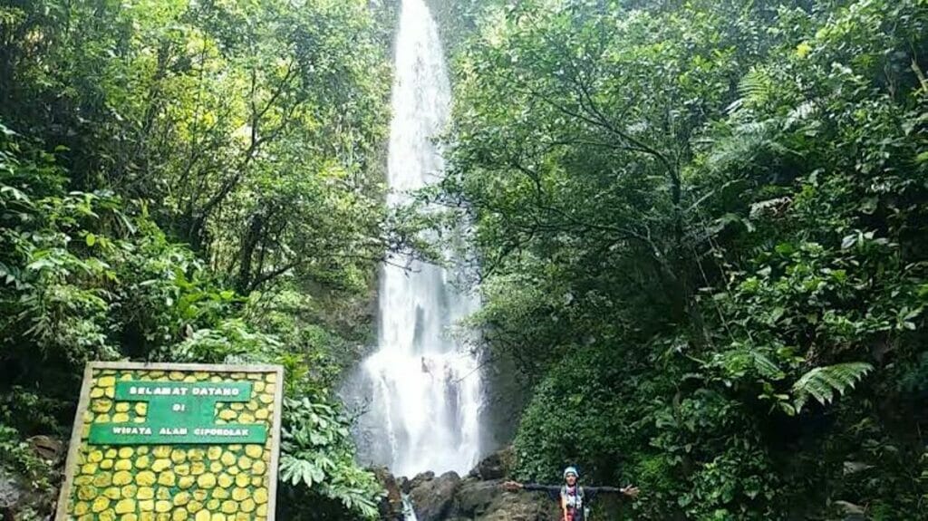 Curug Ciporolak (dinaspariwisatabanten)