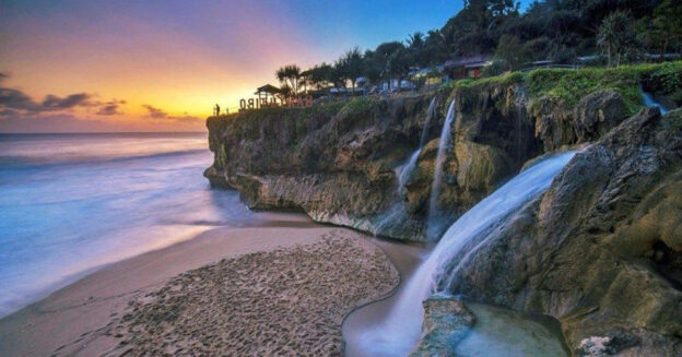 Pacitan Pantai Banyu Tibo